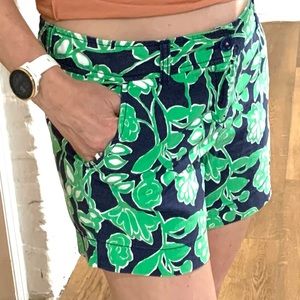 Lily Pulitzer shorts green navy white patterned 6